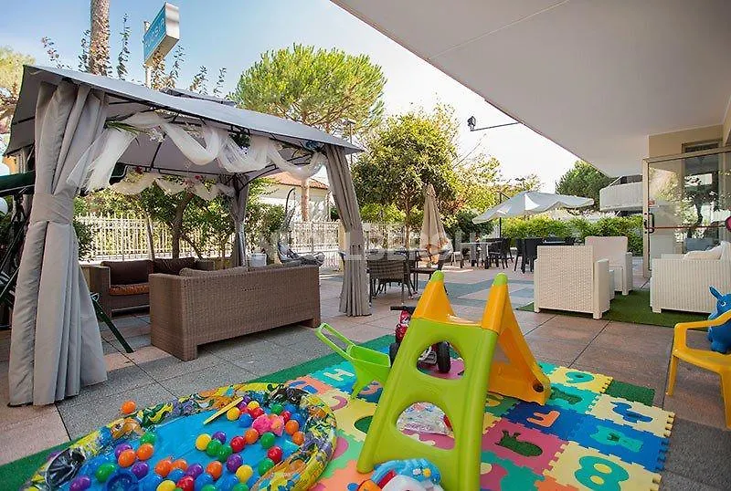 **  Hotel Fucsia ريتشيوني إيطاليا