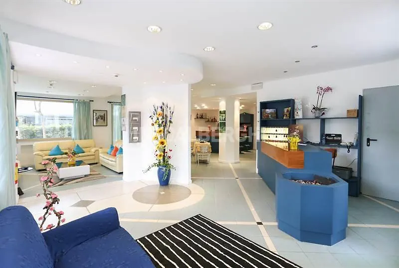 Hotel Fucsia ريتشيوني