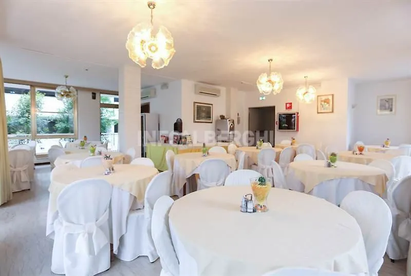 Hotel Fucsia ريتشيوني إيطاليا